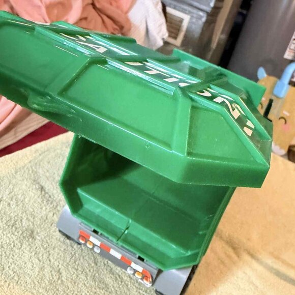 Funrise plastic battery operated Bulldozer - Picture 5 of 9